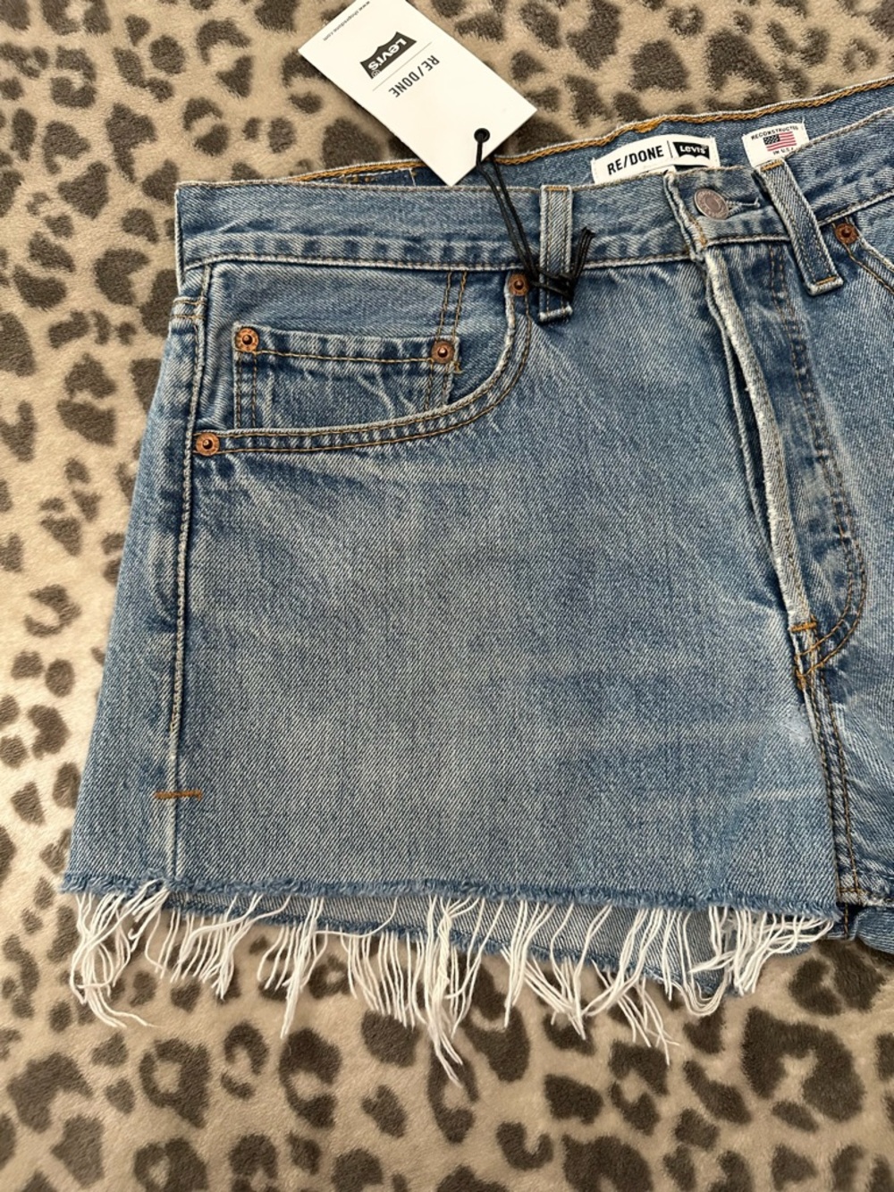 Levi's RE/DONE High Waisted Button Fly Cutoff Jean Shorts in Blue Wash Size 28 - Picture 5 of 17